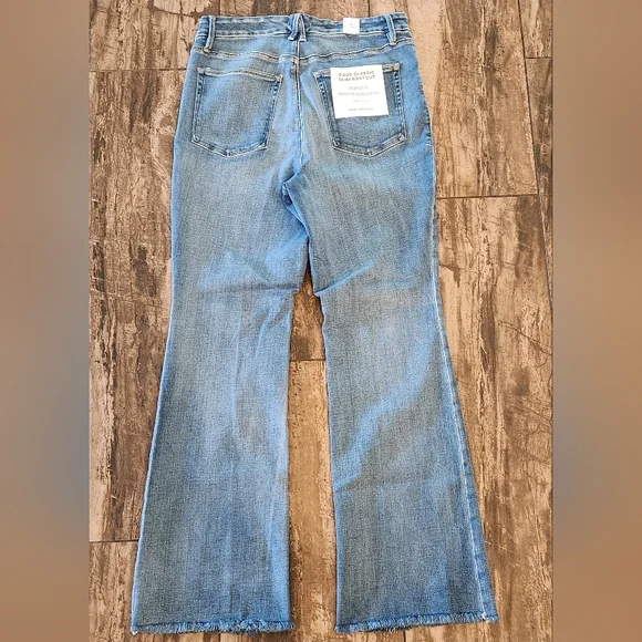 Good American Good Classic Slim Bootcut Jeans - Picture 4 of 9